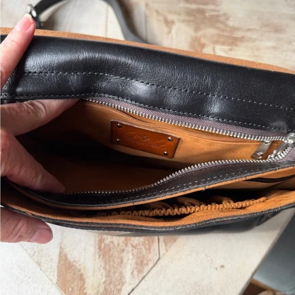 Patricia Nash Black Leather Crossbody Bag - Picture 3 of 6